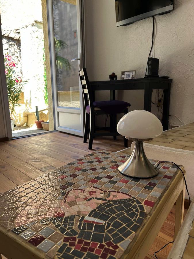 Studio Avec Terrasse Sur Cour, Authentique, Calme Avignon Extérieur photo